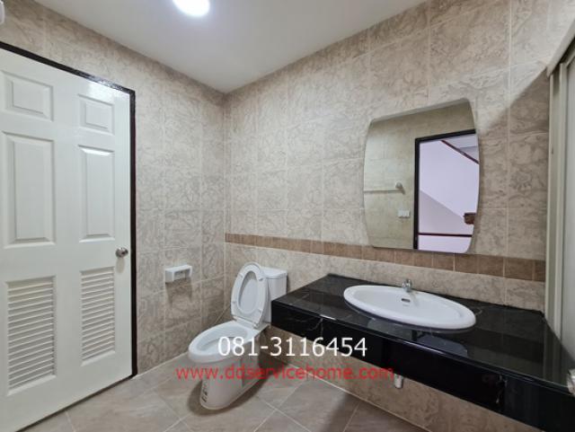 ขายทาวน์โฮมหมู่บ้านชาลิสา ลาดพร้าว โชคชัย 4  26 ตรว.ราคา 5.2 ล้าน ซอยลาดพร้าววังหิน 34 ใกล้ MRT ลาดพร้าว