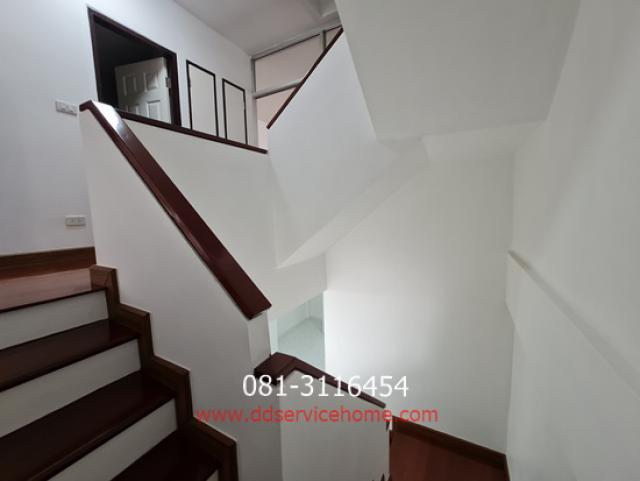 ขายทาวน์โฮมหมู่บ้านชาลิสา ลาดพร้าว โชคชัย 4  26 ตรว.ราคา 5.2 ล้าน ซอยลาดพร้าววังหิน 34 ใกล้ MRT ลาดพร้าว