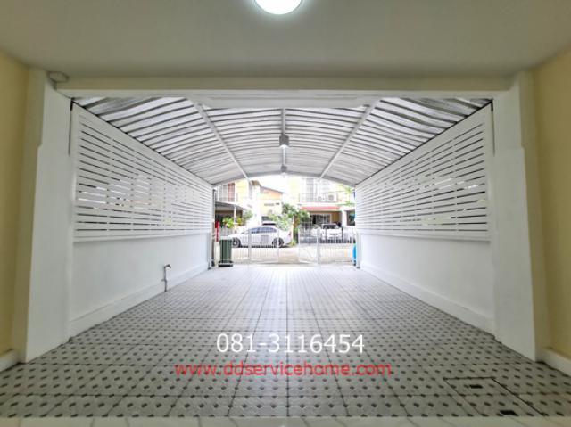 ขายทาวน์โฮมหมู่บ้านชาลิสา ลาดพร้าว โชคชัย 4  26 ตรว.ราคา 5.2 ล้าน ซอยลาดพร้าววังหิน 34 ใกล้ MRT ลาดพร้าว