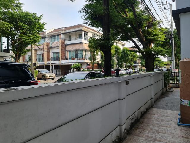 ขายทาวน์โฮม ทาวน์พลัส เกษตร-นวมินทร์ หลังมุม 29 ตรว.ขาย 6.9 ล.ใกล้ ถนนเลียบด่วนเอกมัย- รามอินทรา, ร.ร.เลิศหล้า, ม.เกษตร