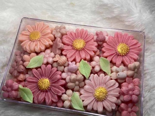 ขนมอลัว หอมหวานอร่อย ทรงคุณค่าแก่การมอบขอบให้คนรัก  (590 บาท)