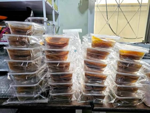 ขนมมะม่วงกวน แสนอร่อย ( ตาก อบ แห้งธรรมชาติ กางมุ้ง )
