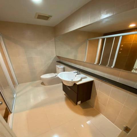 ขายทาวน์โฮม 3 ชั้น ใจกลางเมือง หมู่บ้านกลางเมืองสาทร-ตากสิน 2 เขตจอมทอง กทม.(เจ้าของขายเอง)