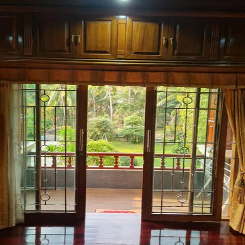 ขายบ้านเดี่ยวพร้อมสิ่งปลูกสร้างอื่นๆ บรรยากาศร่มรื่นแบบธรรมชาติ​สงบ​ร่มเย็น​  ไม่มีมลพิษรบกวน อยู่ในตัวเมืองระนอง เยื้องบิ๊กซีระนอง อำเภอเมืองระนอง จังหวัดระนอง
