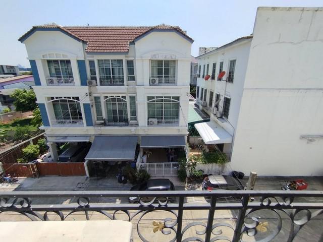 บ้านกลางเมือง Fully Furnished Townhome ลาดพร้าว 3ชั้น ย่านลาดพร้าว กรุงเทพมหานคร