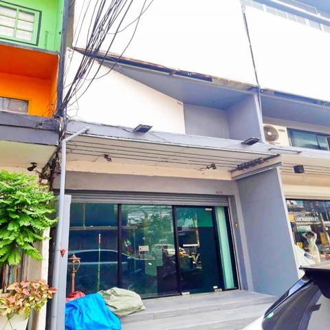 ให้เช่า โชว์รูม รัชดาภิเษก 2.4กม MRT ลาดพร้าว 2กม.รถไฟฟ้าสายสีเหลือง เปาโล 850 ม. อาคารพาณิชย์  3ชั้น  4นอน 4น้ำ  ลาดพร้าว  ถูกกว่าโกดัง 