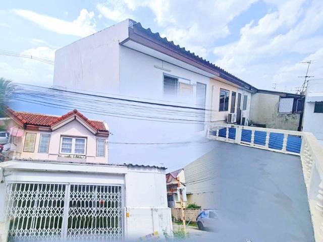  รร.คลองลำเจียก 500 ม. ให้เช่า  ทาวน์เฮาส์ 2 ชั้นหลังมุม 2 นอน  20 ตร.วา.160 ตร.ม.รพ.นวเวช 0.9 กม. 2 น้ำ