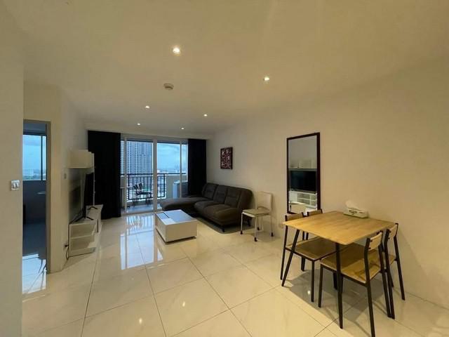 Monterey Place Sukhumvit 16 quiet private spacious 18th floor BTS Asoke