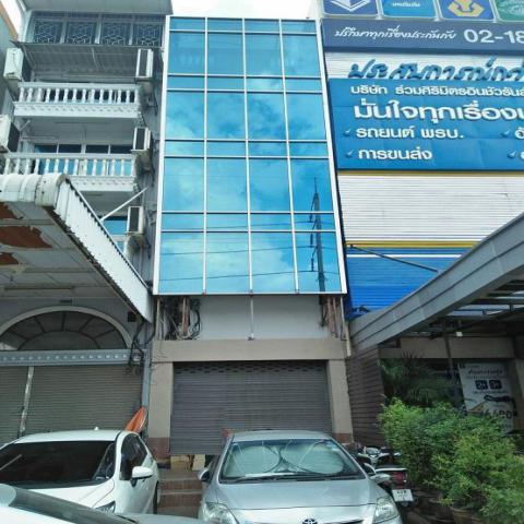 ให้เช่าอาคาร 4.5 ชั้น 300 ตรม. ริมถนนศรีนครินทร์  ซอยศรีนครินทร์ 61 ใกล้ MRT สวนหลวง