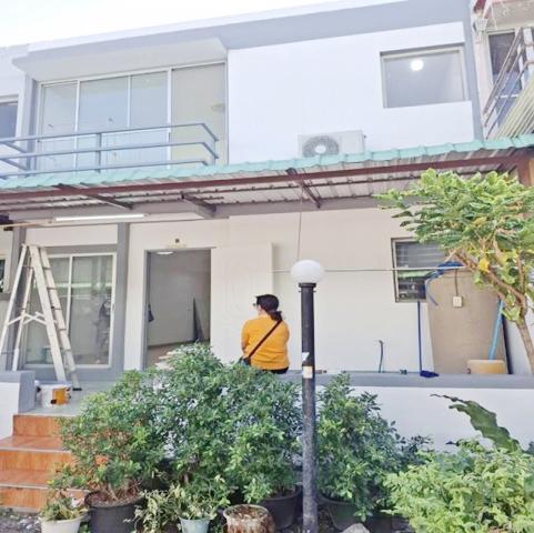 ตลาดน้ำบางพลี 1 กม.รร.บางพลีทาวน์เฮาส์ 2 ชั้น  รร.สารสาสน์วิเทศสุวรรณภูมิ 2.4 กม. 3 นอน 2 น้ำ16 ตร.วา.130 ตร.ม หัวเฉียว 4.8 กม. 