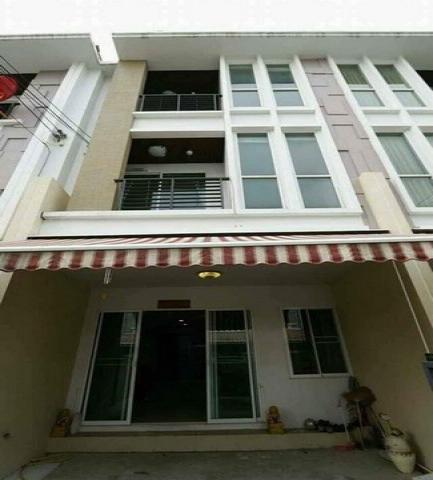 ให้เช่าทาวโฮม3 ชั้น  ใกล้โรบินสันลาดกระบัง เดอะพาซิโอ  เหมาะทำสำนักงานหรืออยู่อาศัย หมู่บ้านกลางเมือง S-Sence อ่อนนุช- วงแหวน 