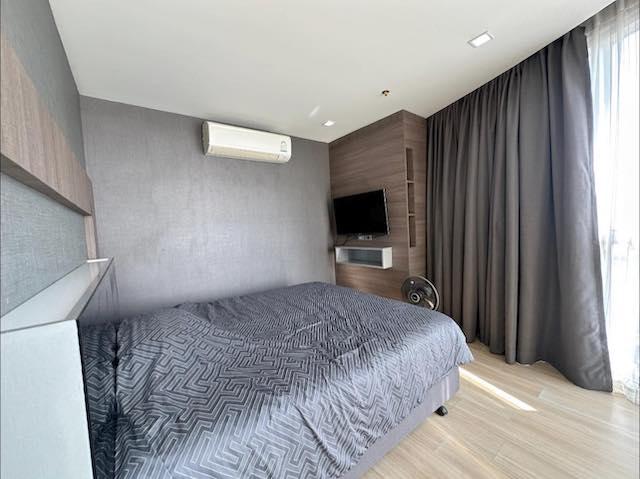 Sky Walk Condominium spacious beautiful view 28th floor BTS Phra Khanong