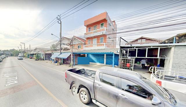 ตลาดพระเงิน 2.8 กม.ติดถนนใหญ่ อาคารพาณิชย์ 3 ชั้น 3นอน 3 น้ำ ใหม่สะอาด 26 ตร.วา.รร.นานาชาติดราก้อน 5.1 กม. ค้าขาย โฮมออฟฟิศ คลังสินค้า  