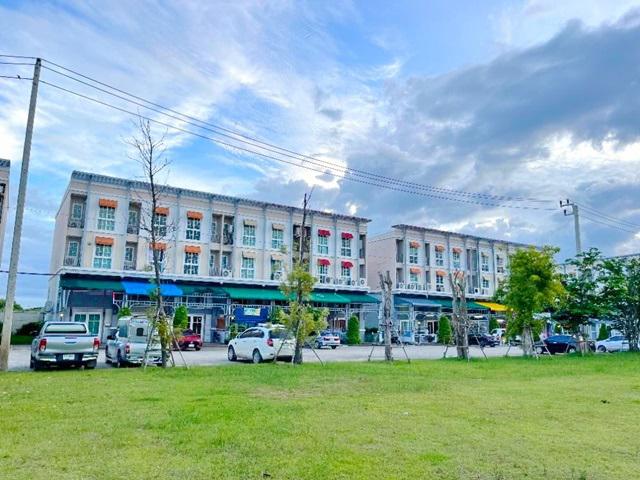 อาคารพาณิชย์ให้เช่า 3 ชั้น ม.อัสสัมชัญ 700ม. รพ.บางเสาธง 4.4 กม. หลังมุม สไตล์ยุโรป 2-3นอน 3 น้ำ  เหมาะสำหรับทำออฟฟิศ  รพ.บางนา 2 3.4 กม.