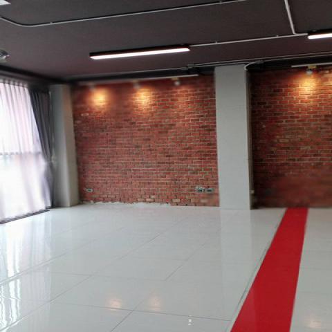 ให้เช่าพื้นที่สำนักงาน 83 ตรม. ตึก APAI LoFT ซอยเอกมัย 22 เดินทางสะดวก ใกล้ BTS เอกมัย