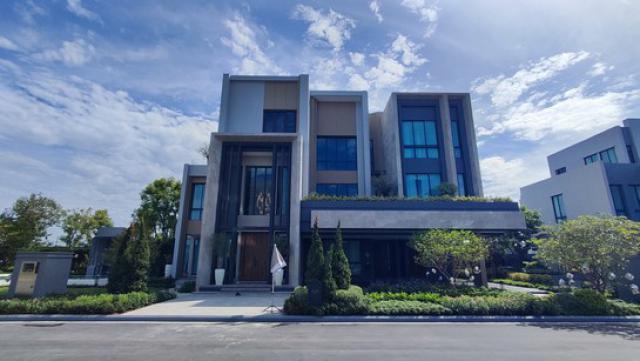 Luxury House For Sale Grand Bangkok Boulevard หรู 3 ชั้น ถนนกรุงเทพกรีฑาพระรามเก้า แขวงทับช้าง  เขตสะพานสูง กรุงเทพมหานคร 10250