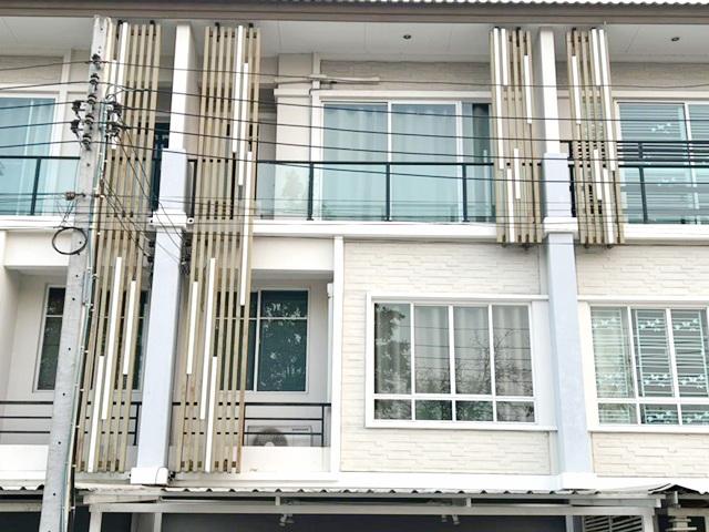 มีสวนหย่อม คอสโม บาซาร์ 900 MRT เมืองทองธานี 1.9 กม. ม.ทาวน์เฮาส์ 3ชั้น 3นอน 19ตร.วา.230 ตร.ม. รร.นานาชาติแฮมพ์ตั้น แจ้งวัฒนะ 4 กม.4 แอร์  