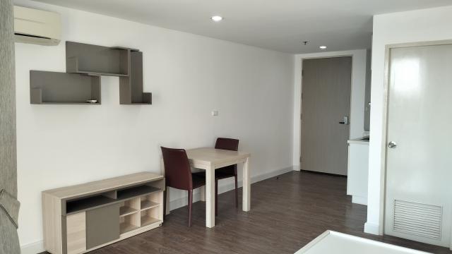 ขายคอนโด Mollis residence เพิ่งรีโนเวทใหม่สภาพสมบูรณ์ ทำเลดี ใกล้เซนทรัลนครปฐม 