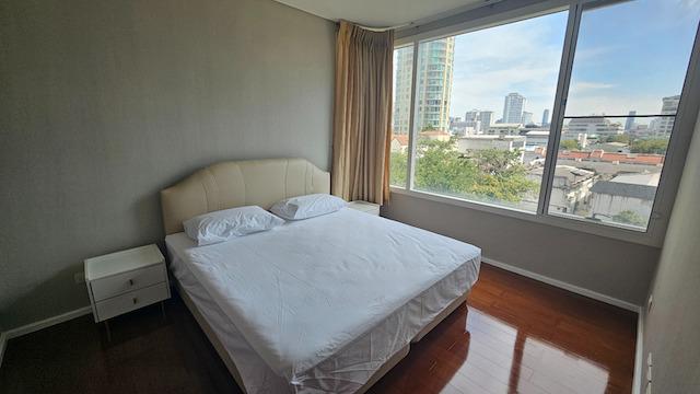 Wind Sukhumvit 23 spacious comfortable private 6th floor BTS Asoke