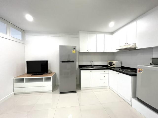 Supalai Place Sukhumvit 39 comfortable safe convenient 21st floor BTS Phrom Phong