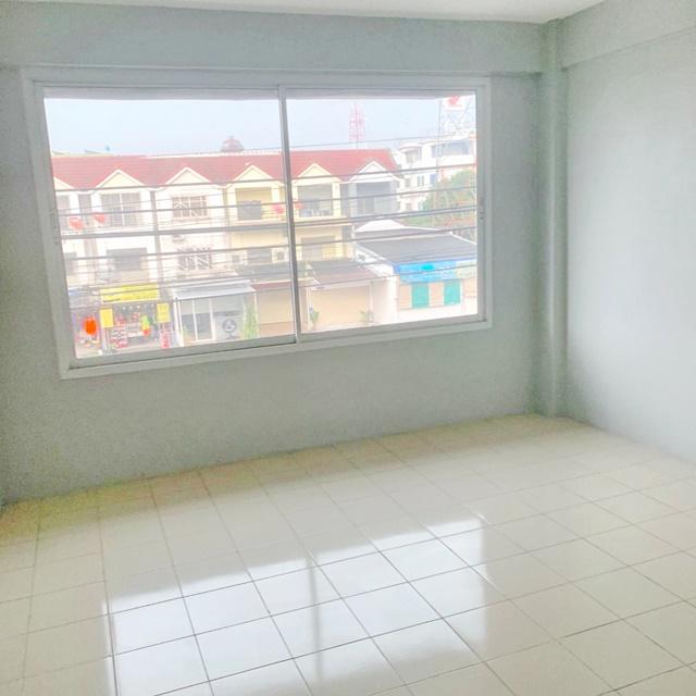  ลำลูกกา คลอง 3-7 ให้เช่าอาคารพาณิชย์ 4.5 ชั้น 2คูหา 42ตร.วา.ใหม่ทั้งหลัง ตลาดใหญ่ลำลูกกา 700 ม. 522 ตร.ม. รพ.คลองสามวา 2.9 กม. 4นอน