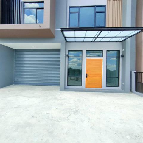 ให้เช่าโกดังสร้างใหม่พร้อมออฟฟิศหลังมุมย่านซอยกัตนาบางใหญ่นนทบุรี