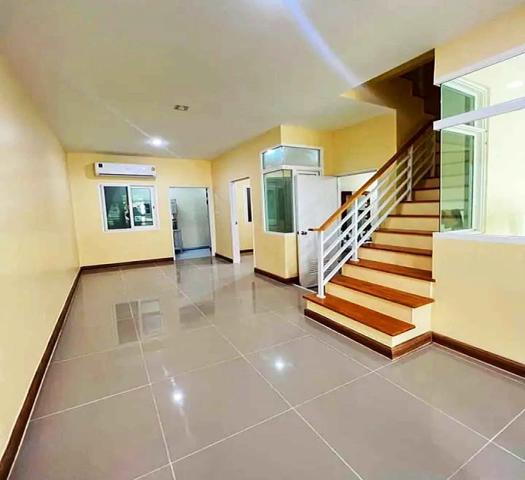 เฉลิมพระเกียรติ ร.9 MRT สวนหลวง ร.9 ทาวน์โฮม 2 ชั้น   28  18 ตร.วา.145 ตร.ม.3 นอน 2 น้ำ  รร.นานาชาติแพน-เอเชีย 2.2 กม.