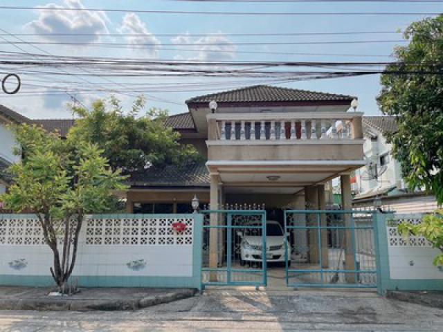 ปรับลดราคา บ้านเดี่ยว  พื้นที่ใช้สอยขนาดใหญ่  ติดซาฟารีเวิลดิ์ ใกล้แฟชั่นไอร์แลนด์
