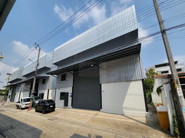 ให้เช่าโกดังสินค้าและสำนักงาน 2 ชั้น 300 ตร.ม. ซอยลาดกระบัง 14-1 เพียง 15 นาทีถึงมอเตอร์เวย์ ใกล้สนามบินสุวรรณภูมิ 