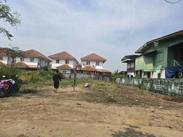 ที่ดิน -  พื้นที่ 100 SQ.WA 25000 - ไม่ไกลจาก วัดกู้ เยี่ยม! นนทบุรี   