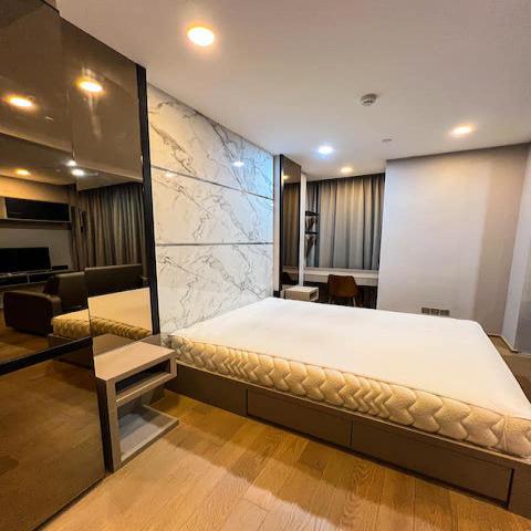 Ashton Chula Silom nice safe peaceful 20th floor MRT Samyan
