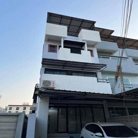 รหัสทรัพย์ R3288 ปล่อยเช่า โฮมออฟฟิศ 4 ชั้น+ดาดฟ้า  ย่านบางนา-ตราด อุดมสุข สุขุมวิท หลังริม