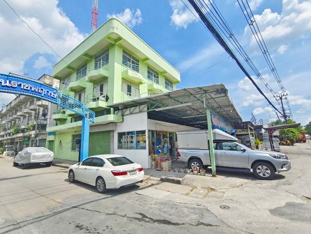  บางพูด MRTปากเกร็ด 2.8กม.ให้เช่าอาคาร 3 ชั้น 3 คูหา   57 ตร.วา.680 ตร.ม. ติดถนน ราคาถูกที่สุดในย่านนี้  6 นอน 6 น้ำ 