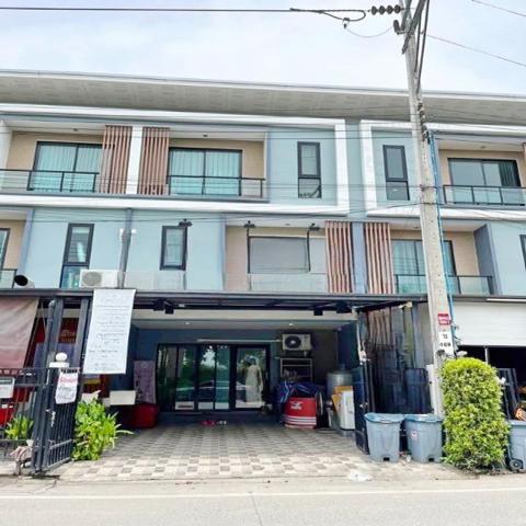 วัดคลองปลัดเปรียง บางนา กม.5  MRT ศรีลาซาล ศรีแบริ่ง ให้เช่าอาคารพาณิชย์ 3ชั้น 22 ตร.วา. 5แอร์ 244 ตร.ม. .3 นอน 4 น้ำ ทำบริษัท  