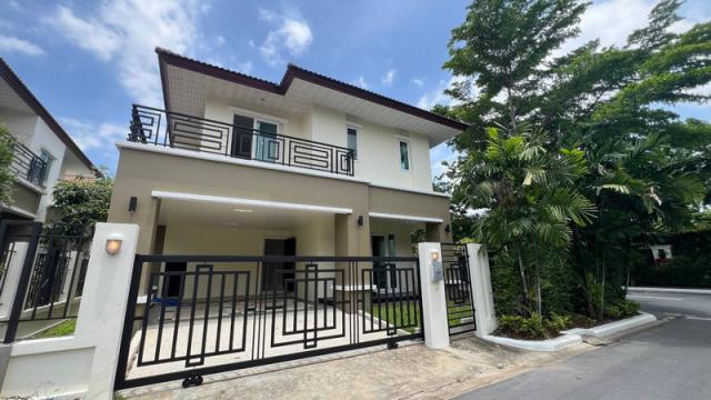 ขายบ้านหรู 2 ชั้น มบ.วิลล่า นครินทร์ ลาดกระบัง พื้นที่ 73 ตร.วา 5นอน 4น้ำ ห้องนั่งเล่นบิวอินชั้นวางทีวีหรูหรามีสไตล์ - ghd000266