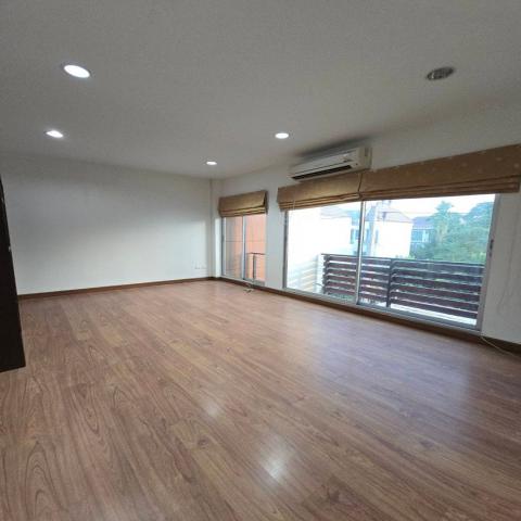 ขายทาวน์โฮม ติดถนนใหญ่ ทำเลทอง โครงการบ้านกลางเมือง เออร์บาเนี่ยน ลาดพร้าว 71 (ตรงข้ามปั๊ม Shell)จังหวัดกรุงเทพมหานคร 