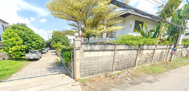 วิภาวดี37-45  ให้เช่าคฤหาสน์ 323 ตร.วา. 1,103 ตร.ม. 5นอน ม.รังสิต 3.8 กม. ร้านอาหาร คาเฟ่ BTS แยก คปอ. 2.5 กม  ธูปะเตมีย์  4น้ำ 