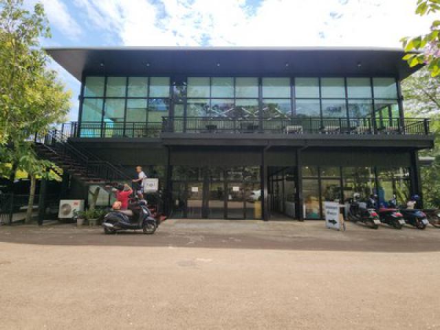 ร้านกาแฟพร้อมโรงคั่ว และบ้านพักกลางเขาใหญ่ ส่งต่อกิจการ ปัจจุบัน HOL Coffee & Roastery คาเฟ่สไตล์ Specialty Coffee  219 ตร.ว.