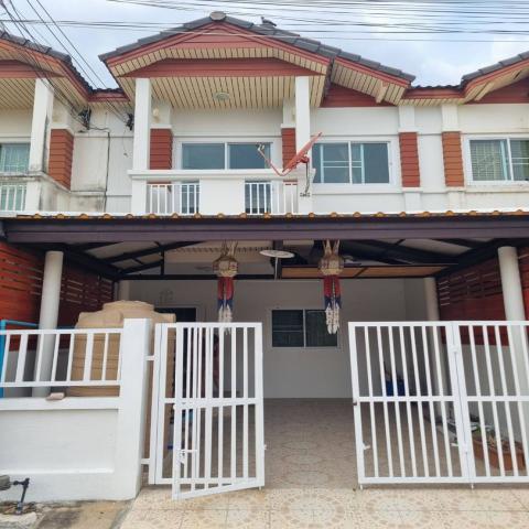 ขายทาวน์เฮ้าส์2ชั้น รีโนเวทใหม่ทั้งหลัง บ้านฉางเพลส  ติดถนนสุขุมวิท สะดวกการเดินทาง อำเภอบ้านฉาง จังหวัดระยอง