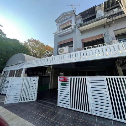 ให้เช่าทาวน์โฮม 3 ชั้น บ้านกลางเมือง เหม่งจ๋าย ลาดพร้าว 80 ใกล้เหม่งจ๋าย ใกล้เลียบด่วน 
