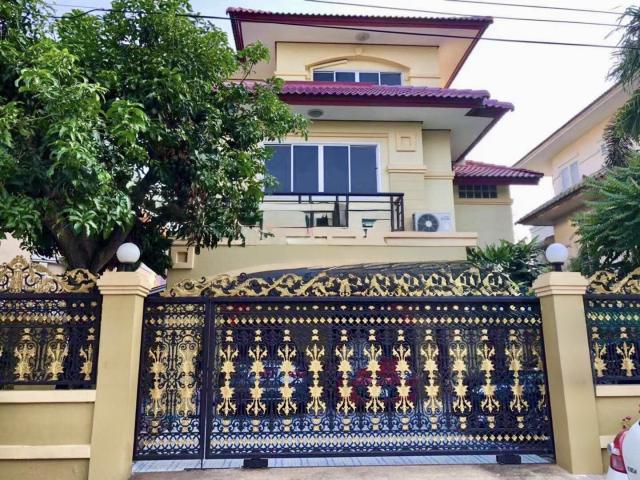 ให้เช่าบ้านเดี่ยวสวย 3ชั้น  6ห้องนอน 3 ห้องน้ำ แอร์ เฟอร์ ครบ ถนนศรีด่าน บางนาตราด ใกล้เเมคโครศรีนครินทร์