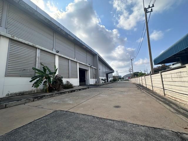 ให้เช่าโรงงานเครื่องสำอาง พื้นที่ 60 ตรม. กั้นห้องเรียบร้อย พื้นลง Epoxy แล้ว ได้มาตรฐาน อย. และ GMP