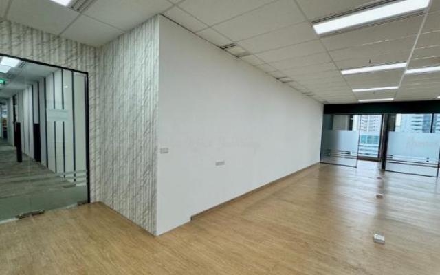 BR 1404 ให้เช่าพื้นที่สำนักงาน 122 ตรม ย่านสีลม บางรัก สาทร Kronos Sathorn Office Building ใกล้ BTS ศาลาแดง