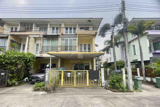 ทาวน์โฮม 3 ชั้น วิสต้า อเวนิว เพชรเกษม 81 ( Vista Avenue Petchkasem 81 ) หลังมุม