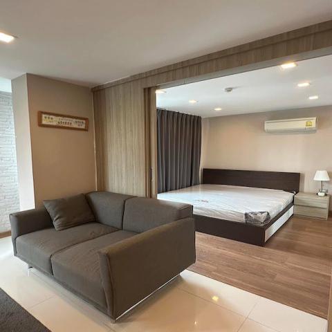 The Ace Ekamai Private quiet clean 6th floor BTS Ekkamai
