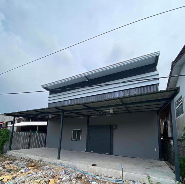 ให้เช่าอาคารคลังสินค้า/โกดัง พื้นที่ใช้สอย 320 ตร.ม ไฟฟ้า 3เฟส ออฟฟิศ ห้องน้ำ ถนนลำลูกกา อำเภอคลองหลวง ราคาเช่า 30,000 บ/ด 