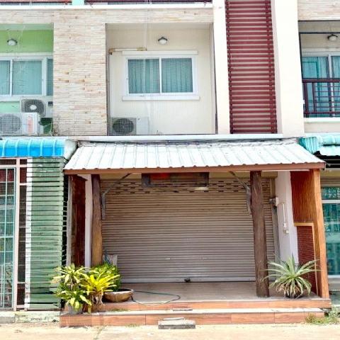ติดถนน ใจกลางเมือง 2 นอน 3 น้ำ  27 ตร.วา.324 ตร.ม.ม.ราชภัฎศรีสะเกษ 1.6 กม. ทำเลดี เหมาะกับทำโฮมออฟฟิศ ทำธุรกิจ ค้าขาย