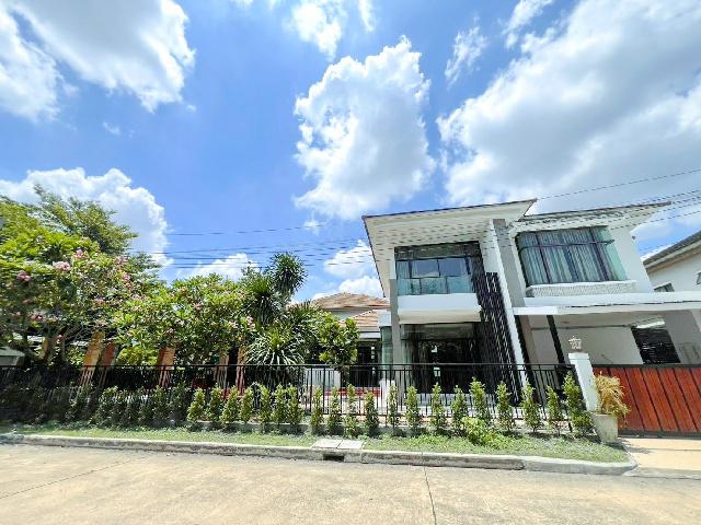 หัวมุม  urban 112 ตร.วา. สาทร  BTS บางหว้า 1.6 กม. 5 นอน  ให้เช่าบ้านเดี่ยว 2 ชั้น450 ตร.ม.นานานาชาติสิงคโปร์5.5 กม.หลังใหญ่สุด  5 น้ำ.เ
