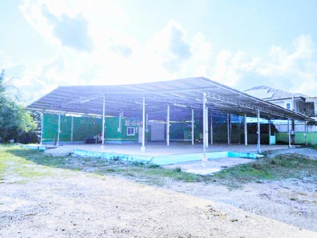 เทเลอร์เข้าได้ ล้งทุเรียน เทศบาลหนองคล้า 700 ม. ให้เช่าร้าน 242ตร.ม. 102ตร.วา.ทำเลดี ติดถนนใหญ่ 2นอน  ตลาดตาลักษณ์ 1.4 กม.PTT Station