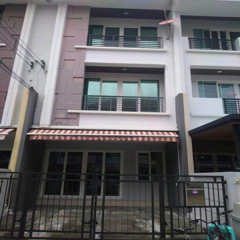 ให้เช่าทาวน์โฮม3ชั้นย่านลาดพร้าวเลียบด่วนประดิษฐ์มนูธรรมใกล้MRTลาดพร้าว71ทาวน์อินทาวน์